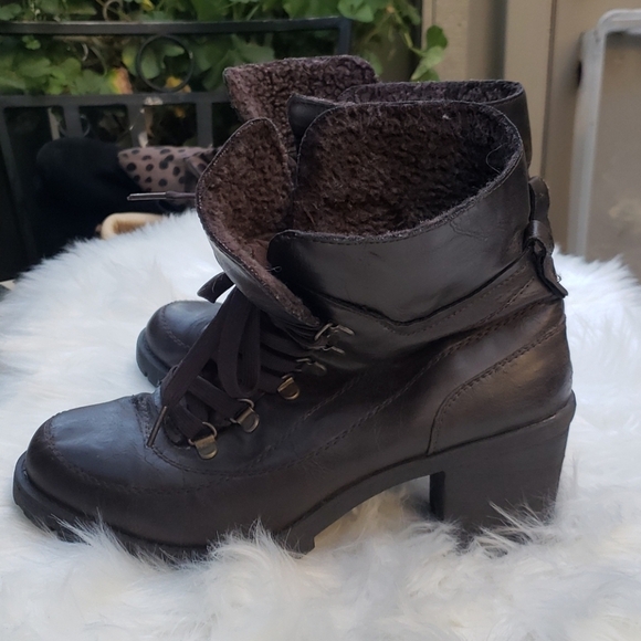 Relativity Chocolate Brown boots 9M - Picture 4 of 8
